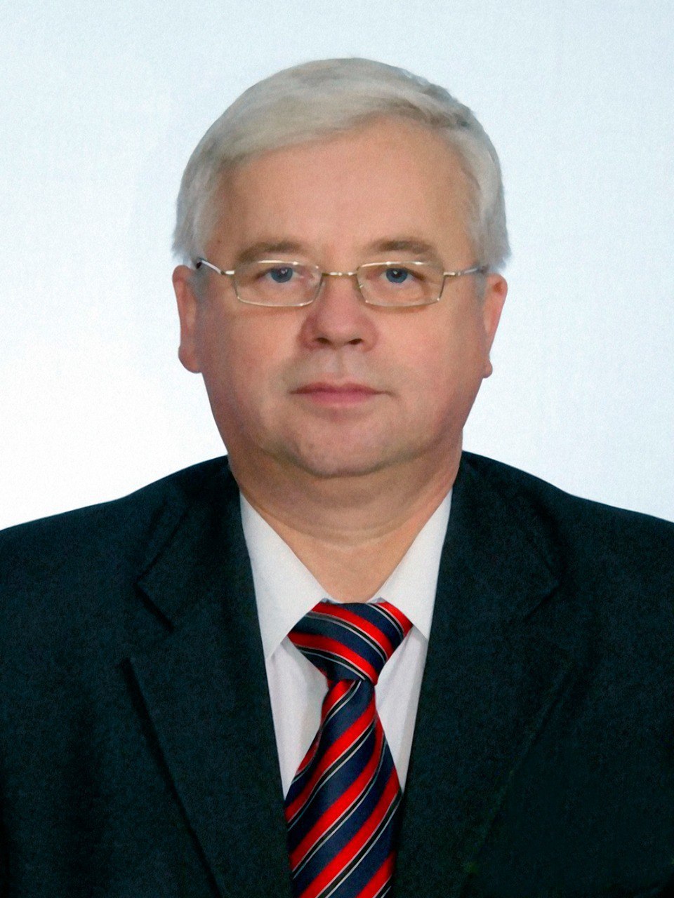 Саперов Виктор Борисович.